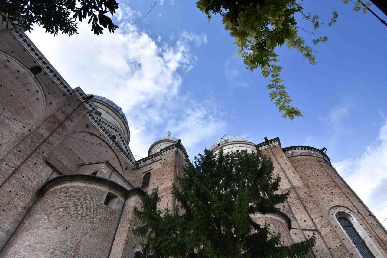 Om Plus Santa Giustina Pádua Exterior foto